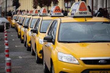 Такси перекрасят в желтый цвет — иллюстрация к новости